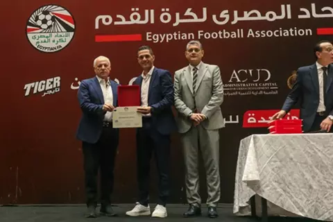 تراجع في الطرد ولم يحتسب 3 ركلات جزاء.. مدرب بروكسي يهاجم محمود وفا بعد أحداث مباراة مسار